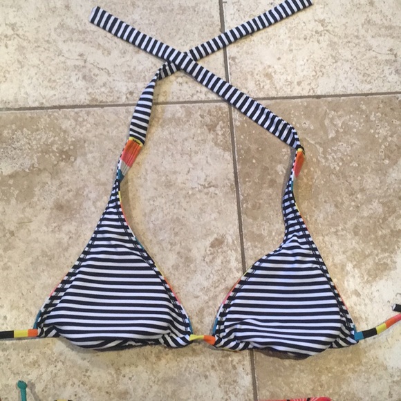 **Brand New Roxy Bikini** - Picture 3 of 5